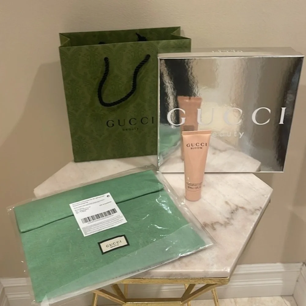 Gucci cosmetics bag